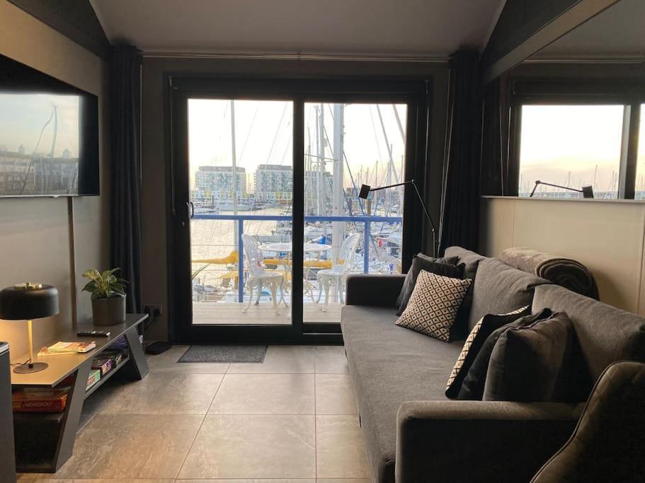 Seascape - Floating Home At Brighton Marina With Free Parking Extérieur photo