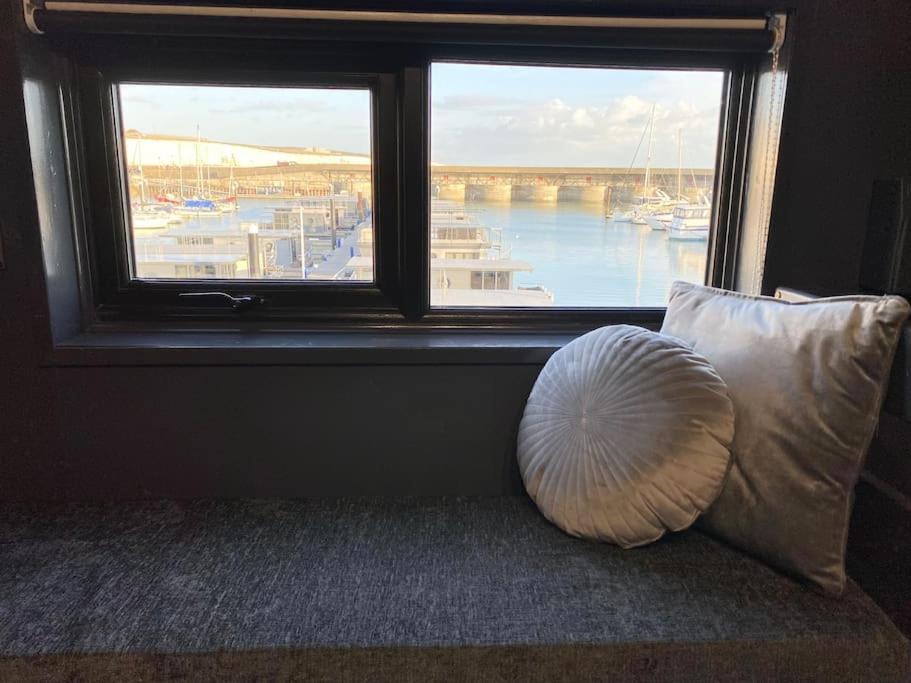 Seascape - Floating Home At Brighton Marina With Free Parking Extérieur photo