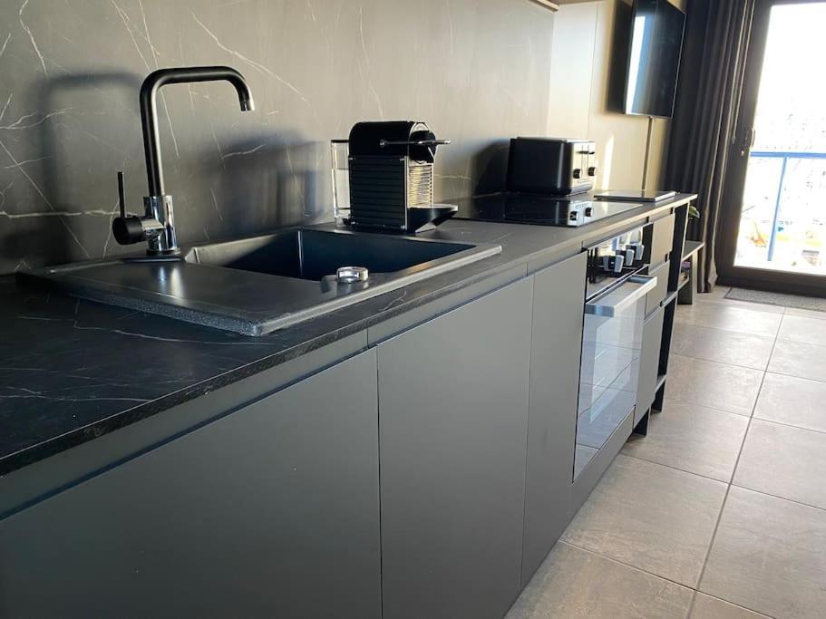 Seascape - Floating Home At Brighton Marina With Free Parking Extérieur photo
