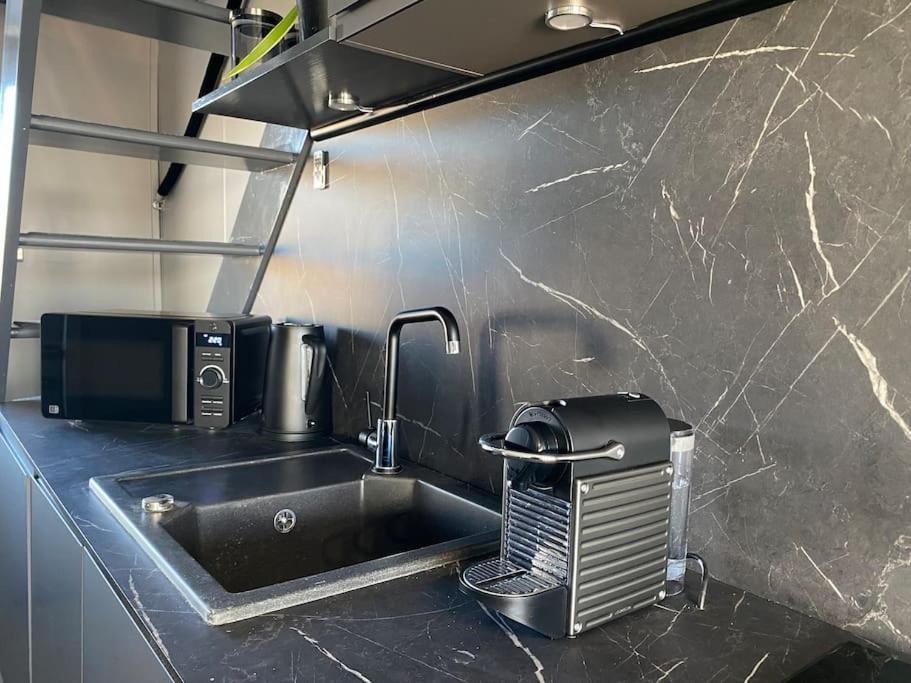 Seascape - Floating Home At Brighton Marina With Free Parking Extérieur photo