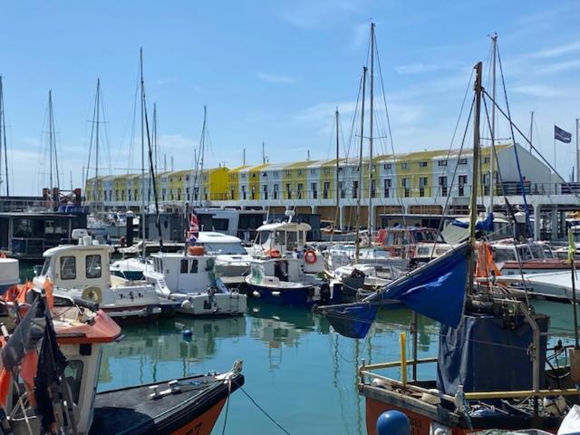 Seascape - Floating Home At Brighton Marina With Free Parking Extérieur photo